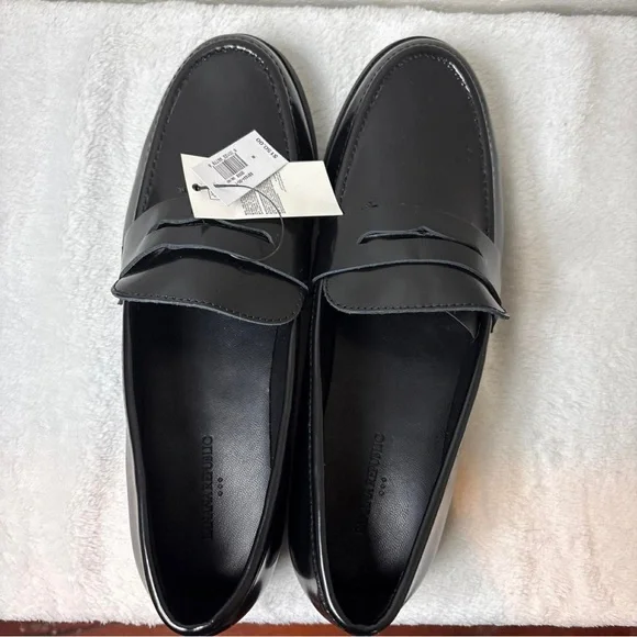 GAP Womans Black Slip-On Loafers
